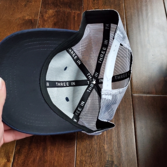 Bushlight tracker hat brand new with tags in dark blue and white - Picture 2 of 4